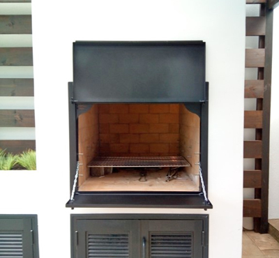 Brick braai with mildsteel frame and DeLuxe doors